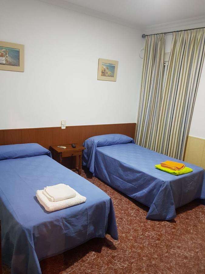 Hostal Bar San Pedro Mairena De Alcor Buitenkant foto
