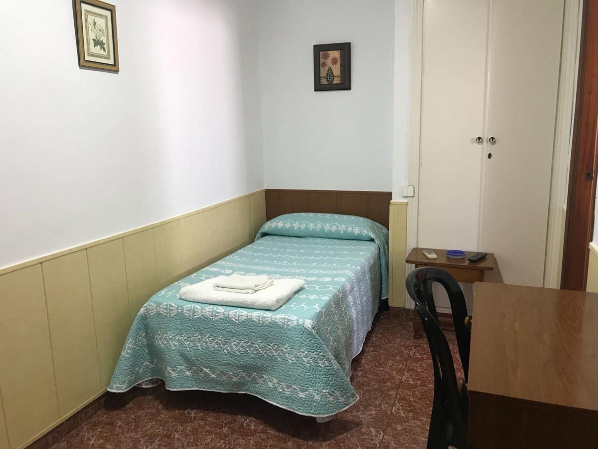 Hostal Bar San Pedro Mairena De Alcor Buitenkant foto